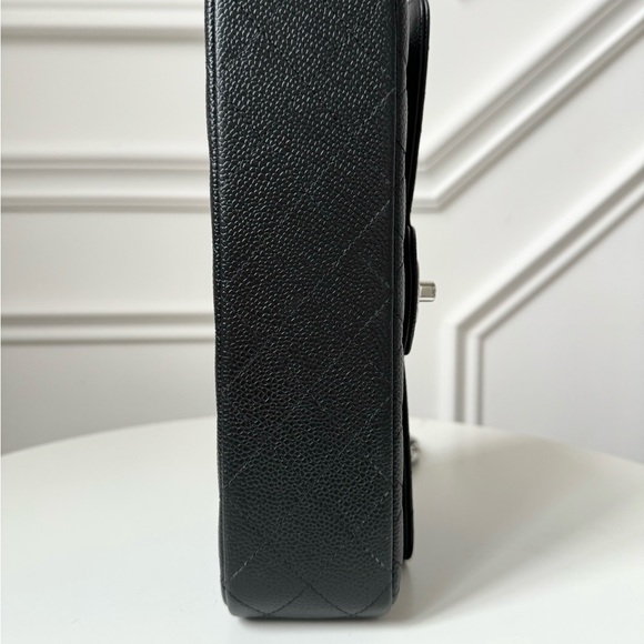 —SOLD—CHANEL M CLASSIC FLAP BAG - Picture 3 of 14